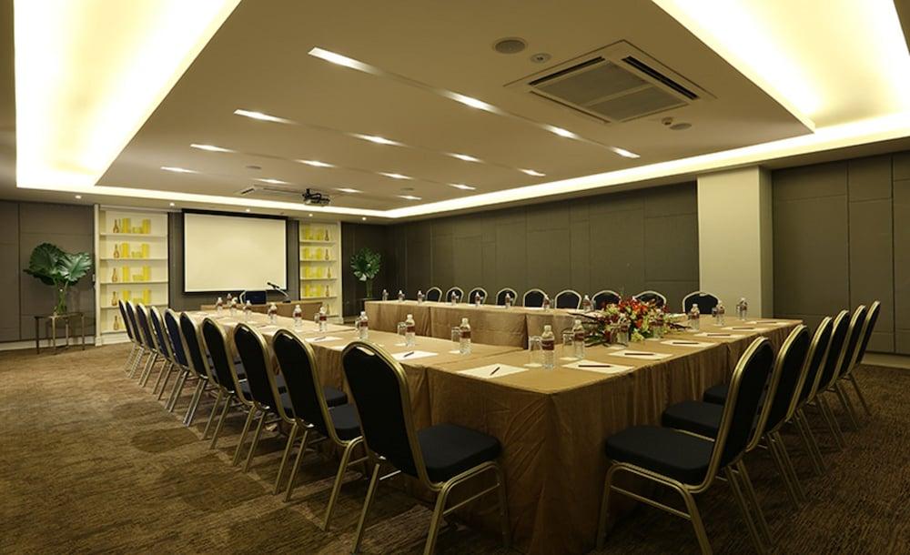 Bangna Pride Hotel & Residence Бангкок Экстерьер фото